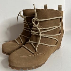 Merrell Women’s Moab Wedge Polar Boots Size 11